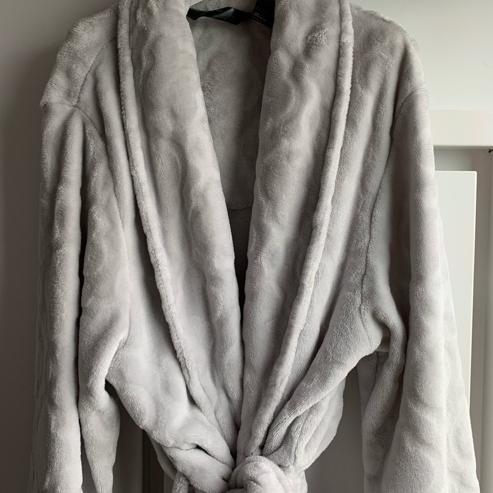robe - Picture 2 of 2